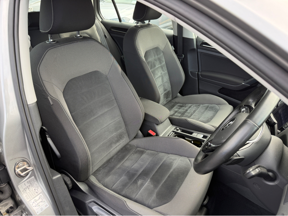 2015 Volkswagen Golf - image 10