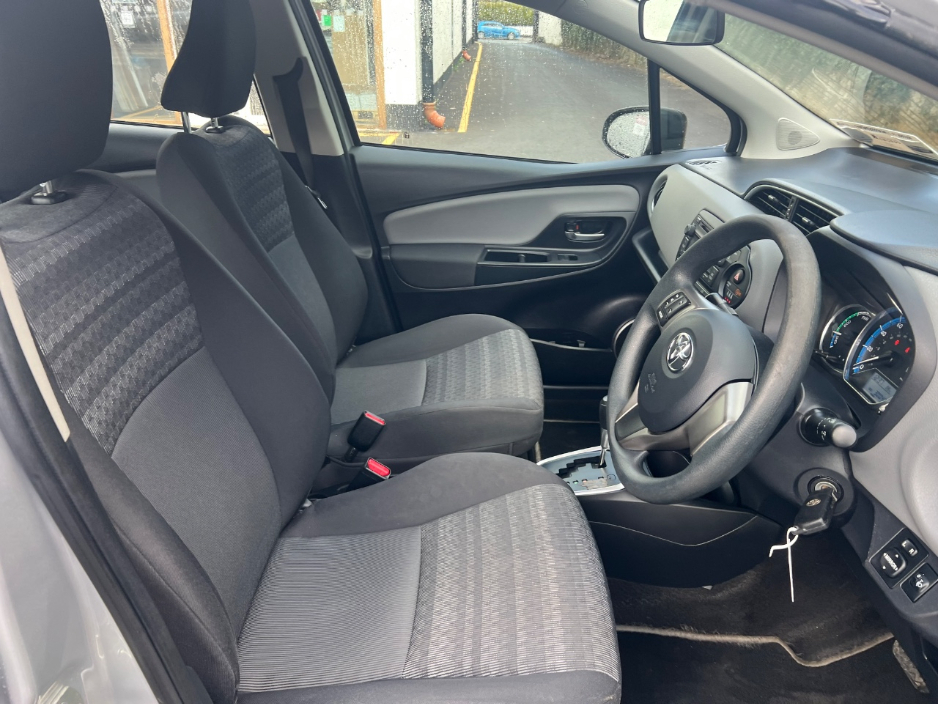 2016 Toyota Yaris - image 21