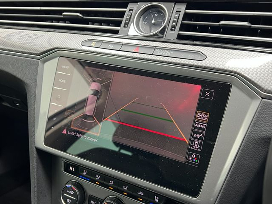 2018 Volkswagen Passat - image 37