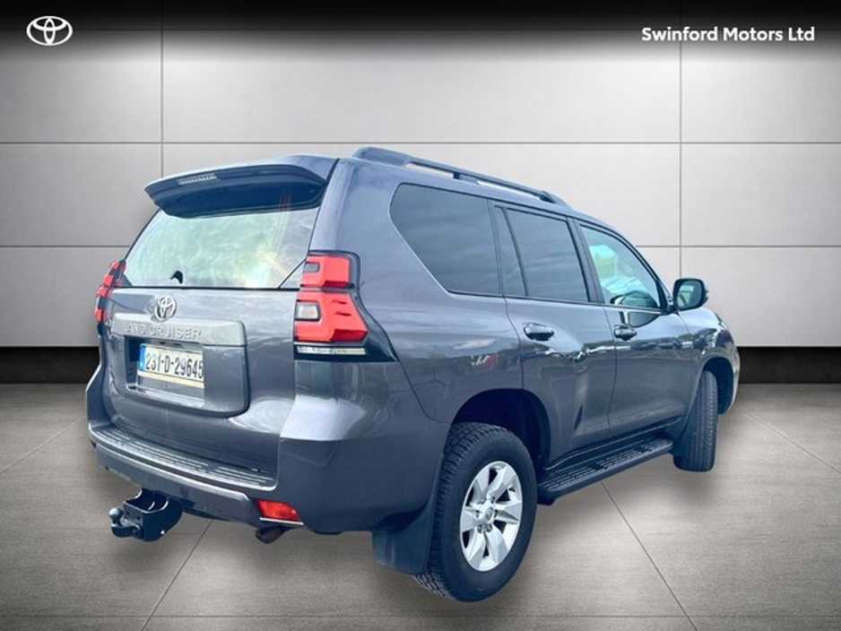 2023 Toyota Landcruiser - image 2