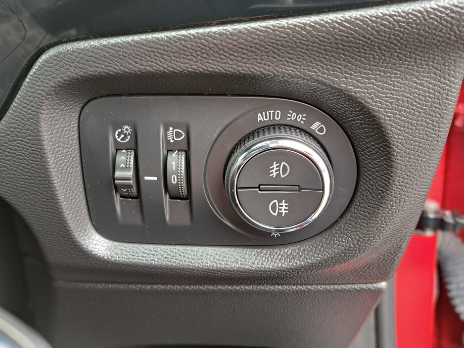 2023 Opel Corsa - image 32