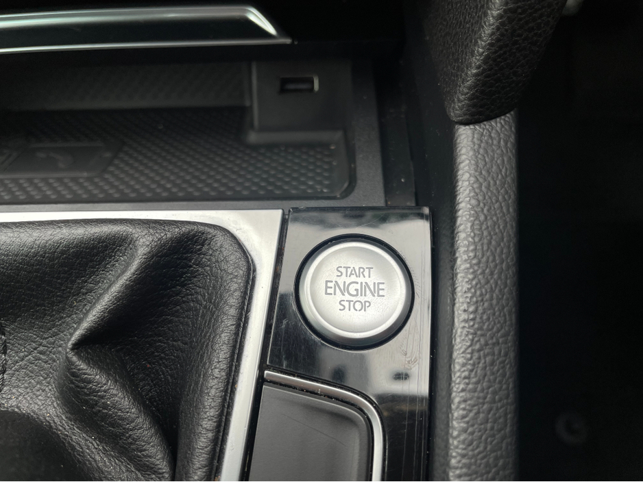 2018 Volkswagen Passat - image 16