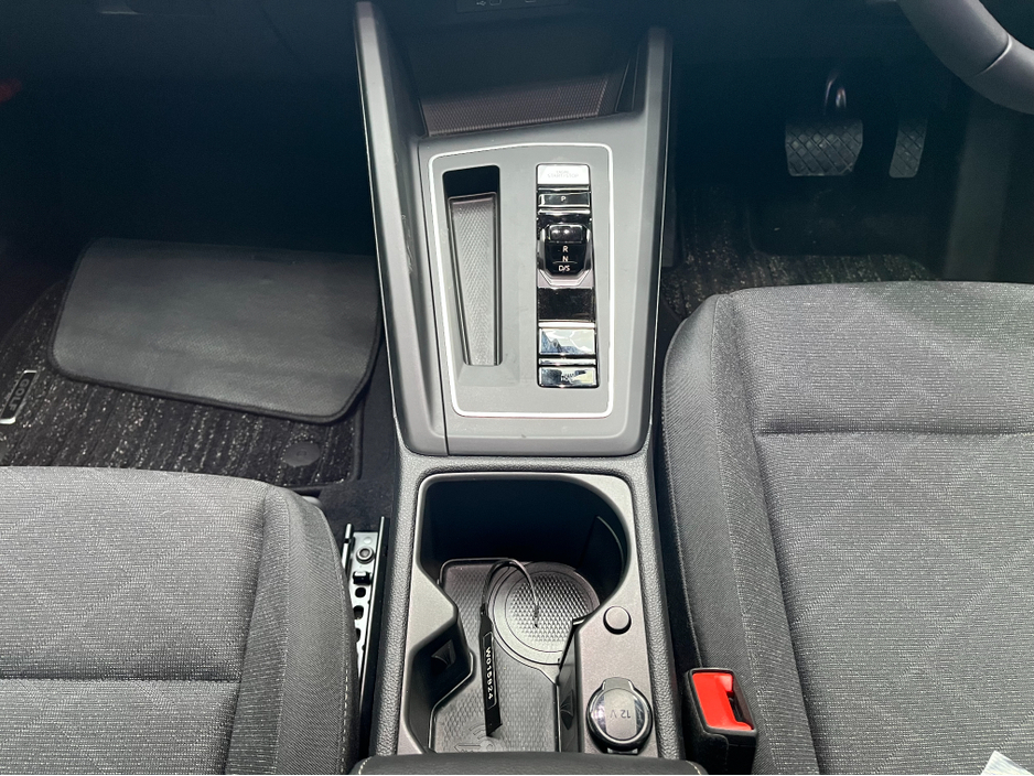 2024 Volkswagen Golf - image 17