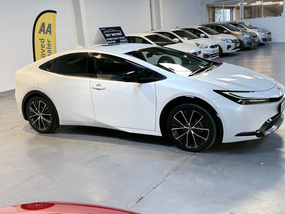 2023 Toyota Prius - image 7