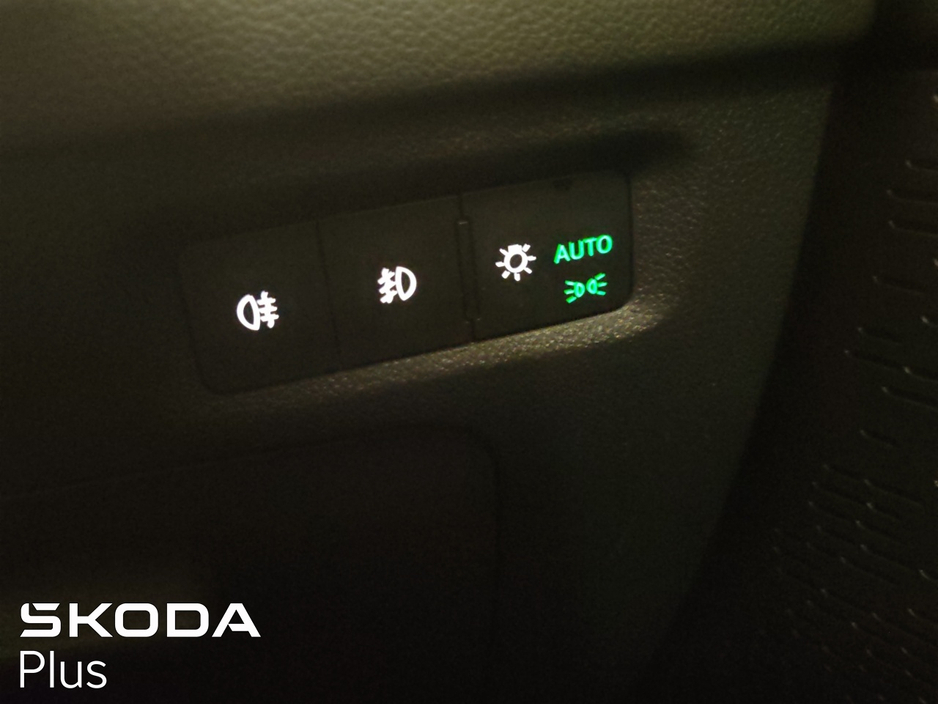 2023 Skoda Octavia - image 37