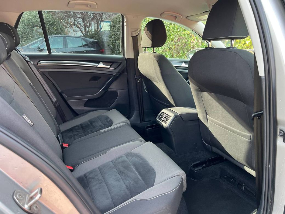 2013 Volkswagen Golf - image 8