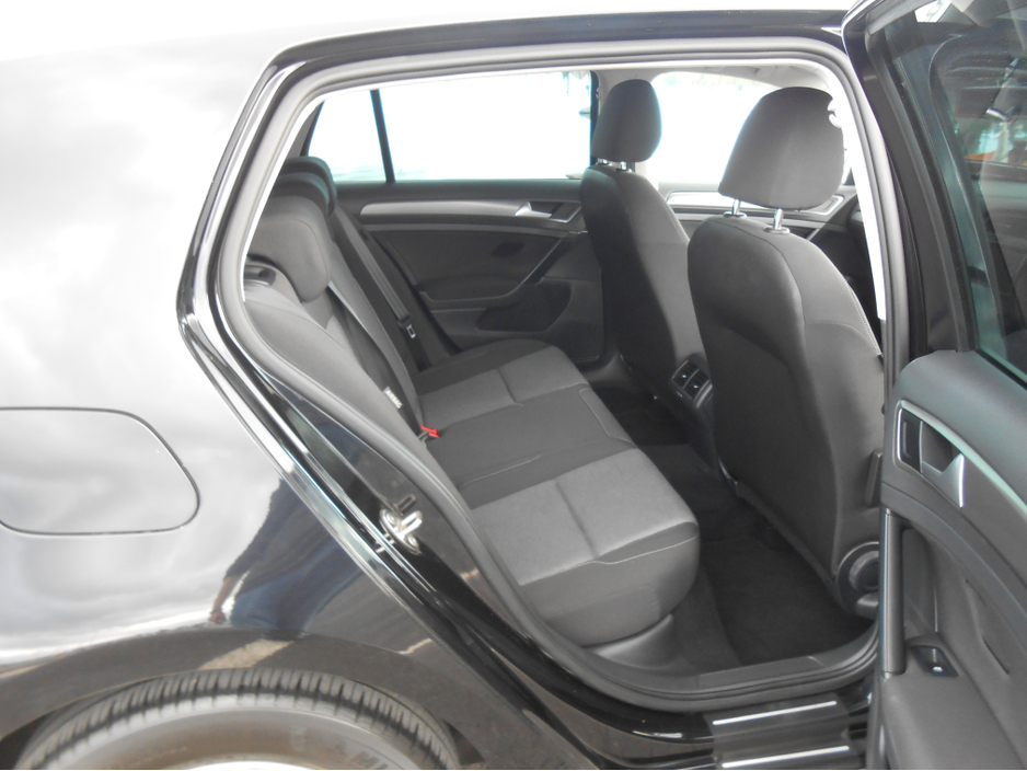 2016 Volkswagen Golf - image 5