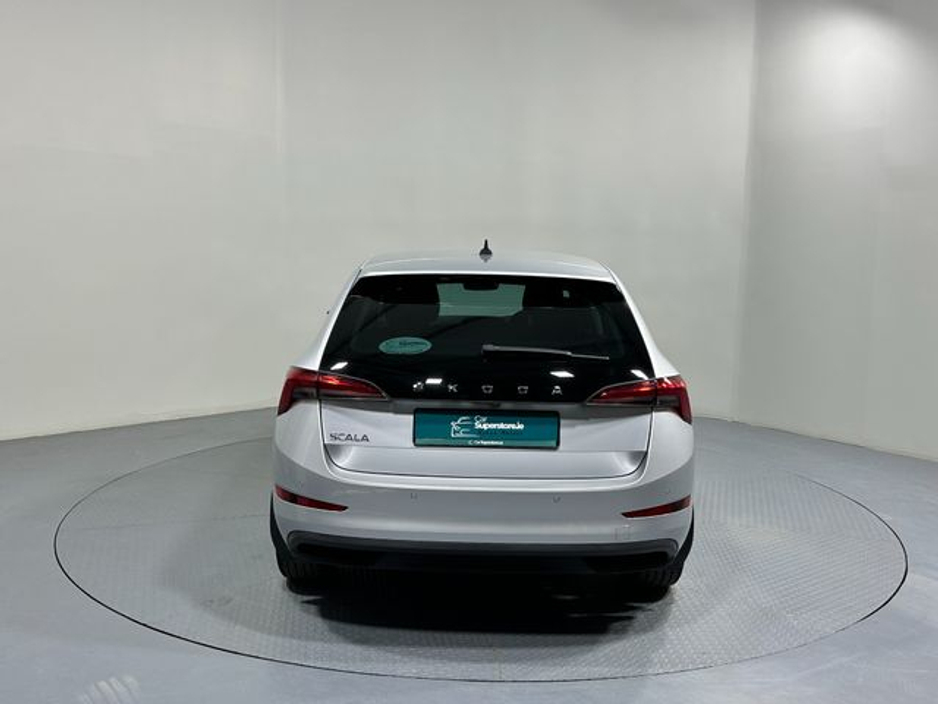 2022 Skoda Scala - image 6