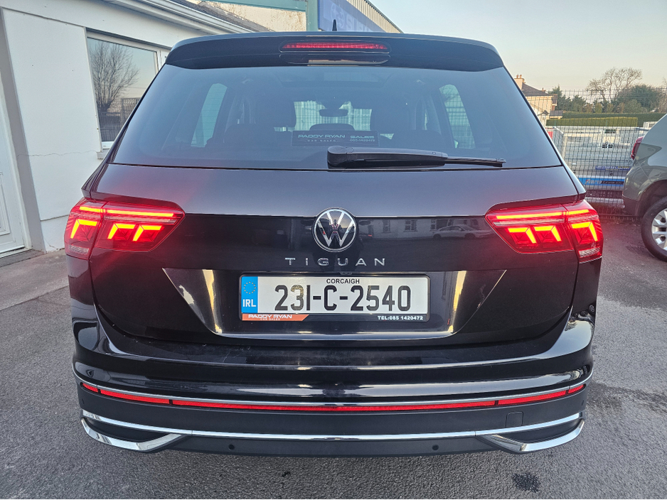 2023 Volkswagen Tiguan - image 8