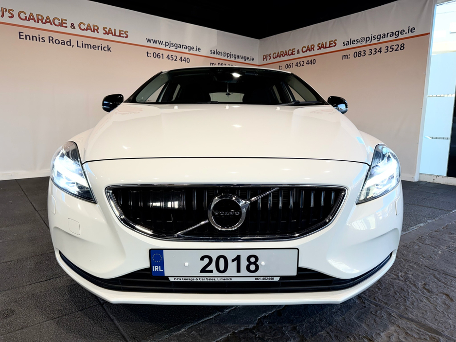 2018 Volvo V40 - image 2