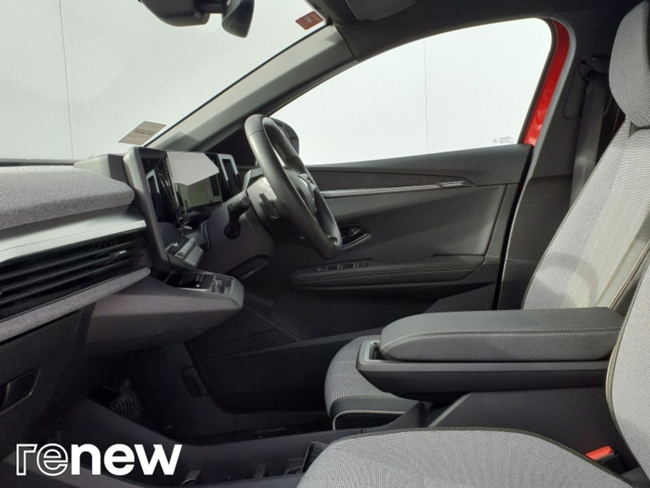 2023 Renault Megane E-Tech - image 5