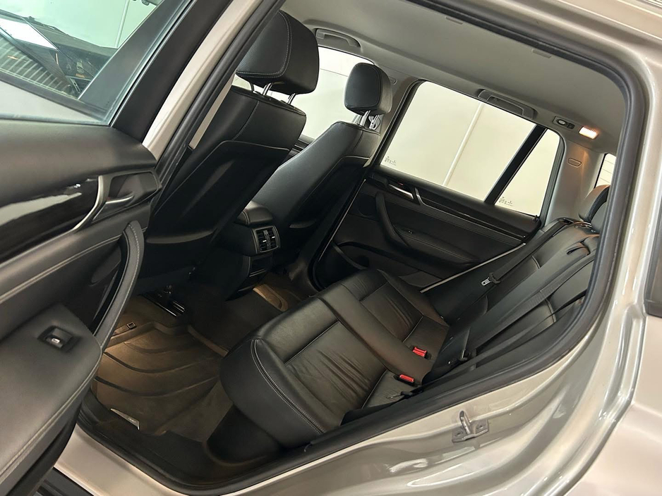 2018 BMW X3 - image 9