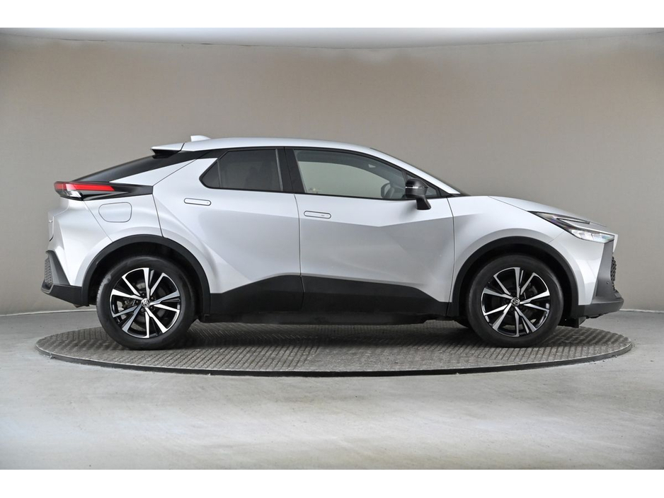 2024 Toyota C-HR - image 11