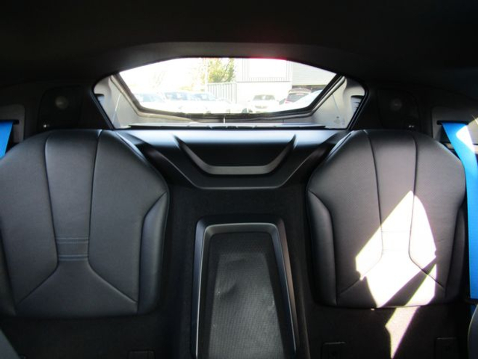 2016 BMW i8 - image 18