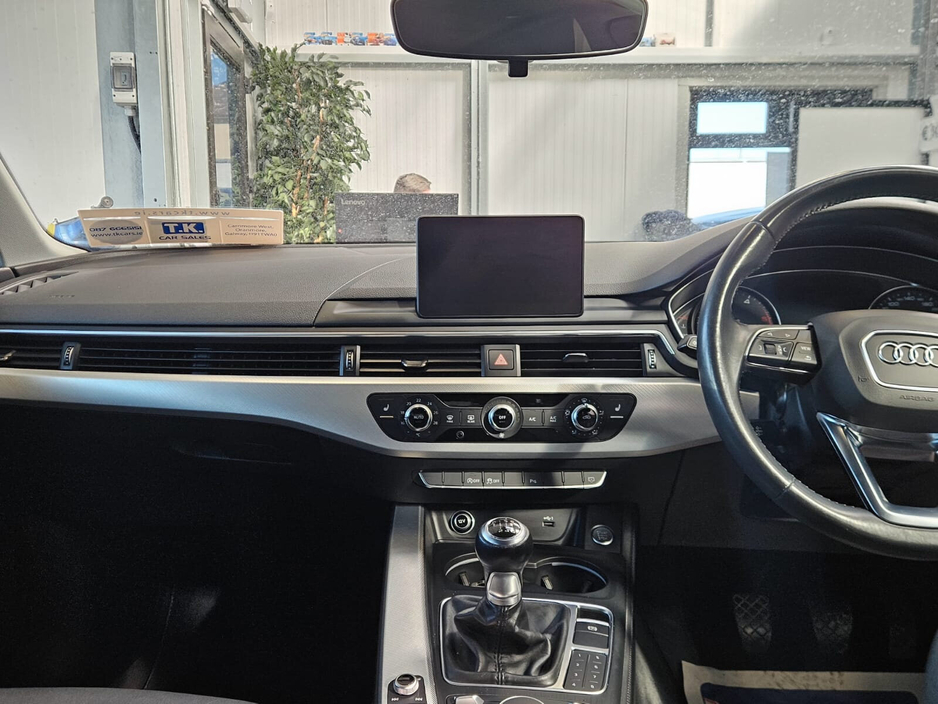 2018 Audi A4 - image 12