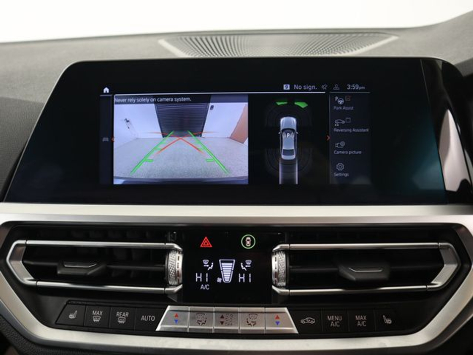 2021 BMW 3 Series - image 20