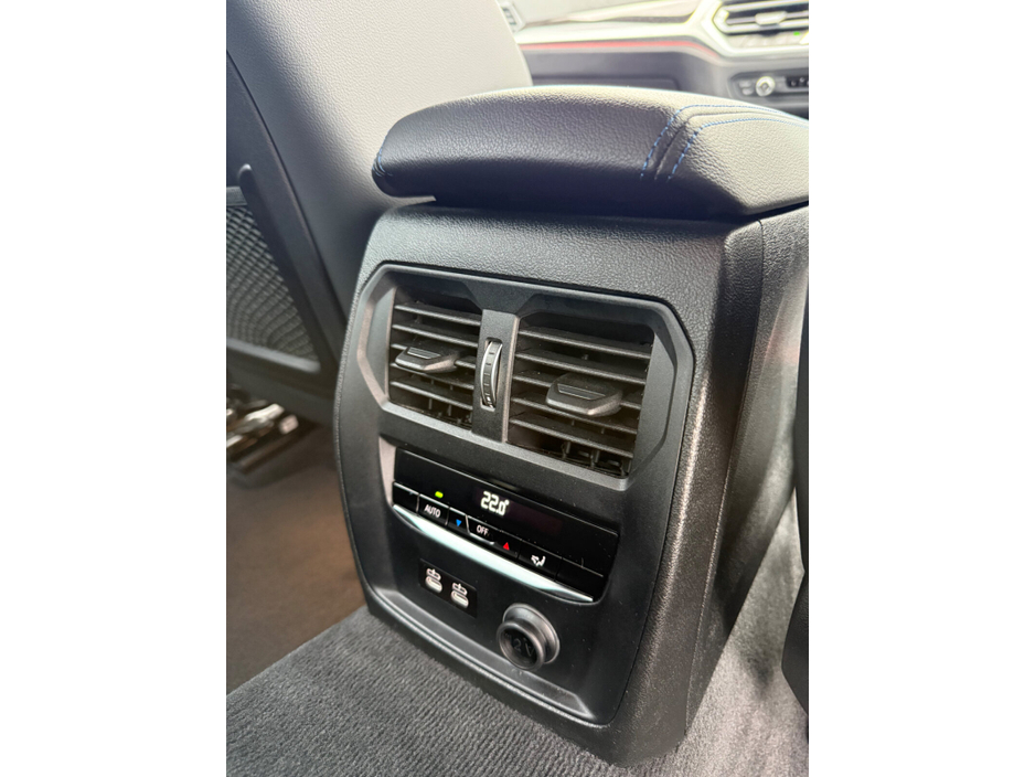 2019 BMW 3 Series - image 25