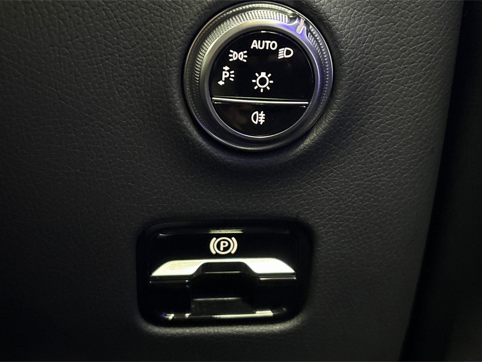 2023 Mercedes-Benz GLC Class - image 22