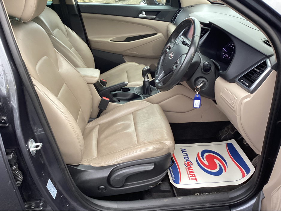 2016 Hyundai Tucson - image 10