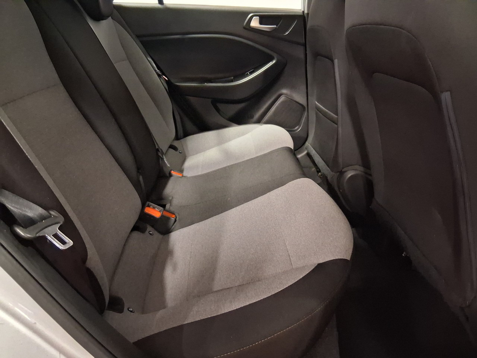 2016 Hyundai i20 - image 5