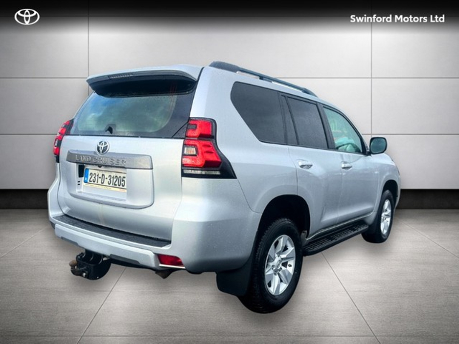 2023 Toyota Landcruiser - image 2