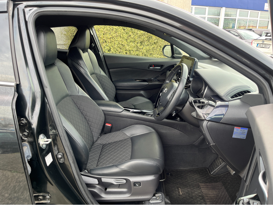 2021 Toyota C-HR - image 9