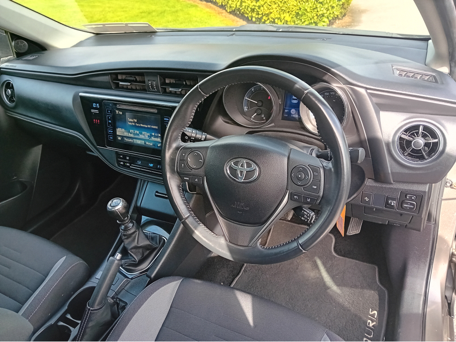 2018 Toyota Auris - image 7