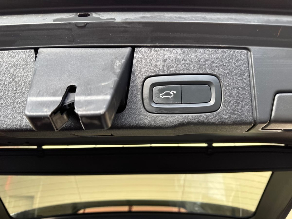 2023 Volvo XC60 - image 24