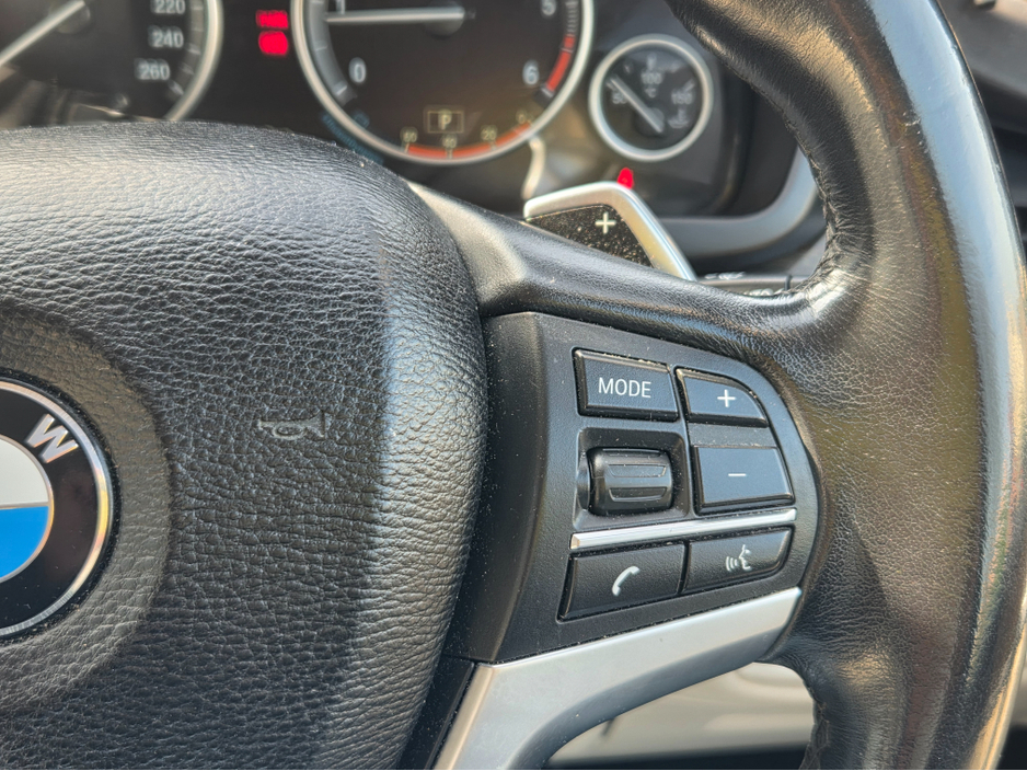 2016 BMW X5 - image 24