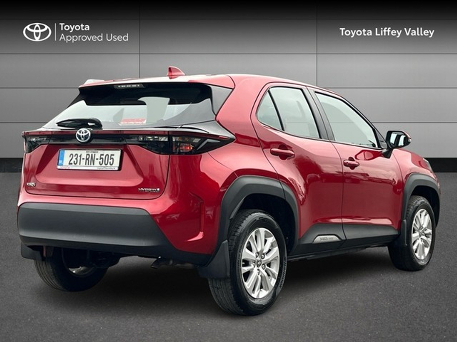 2023 Toyota Yaris Cross - image 2