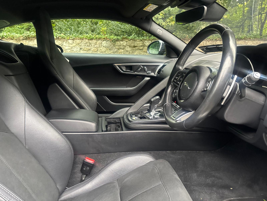 2018 Jaguar F-Type - image 18