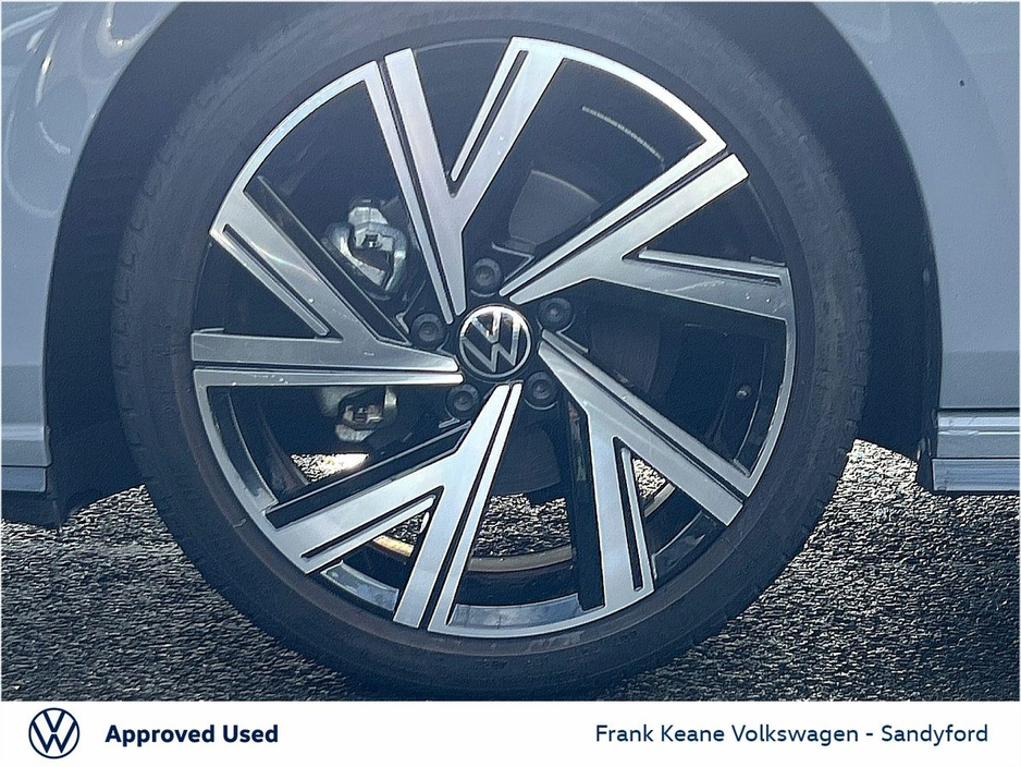 2023 Volkswagen Golf - image 8