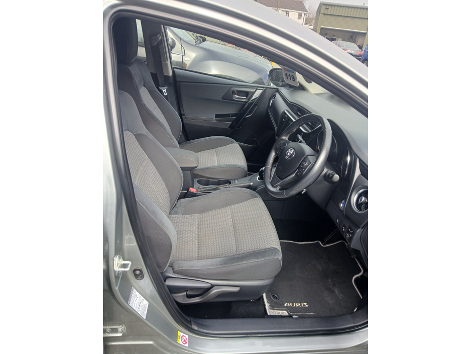 2016 SEAT Ibiza - image 2