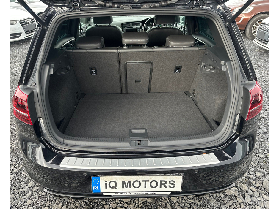 2014 Volkswagen Golf - image 9