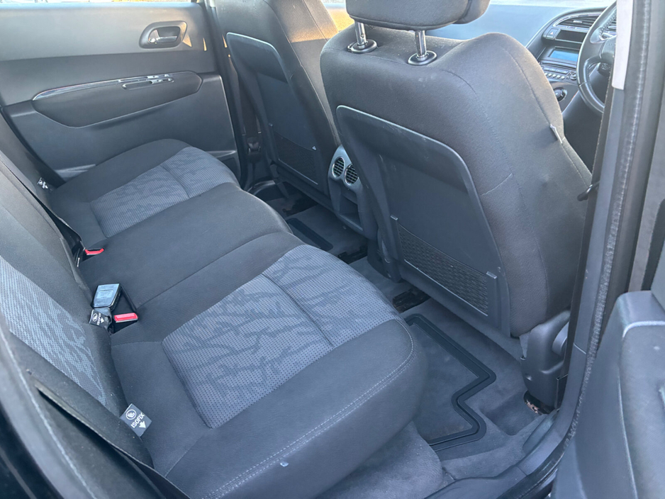 2011 Peugeot 3008 - image 6