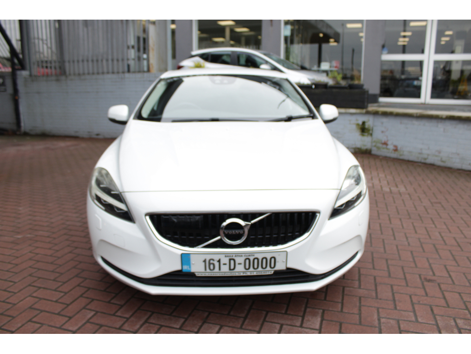 2016 Volvo V40 - image 9