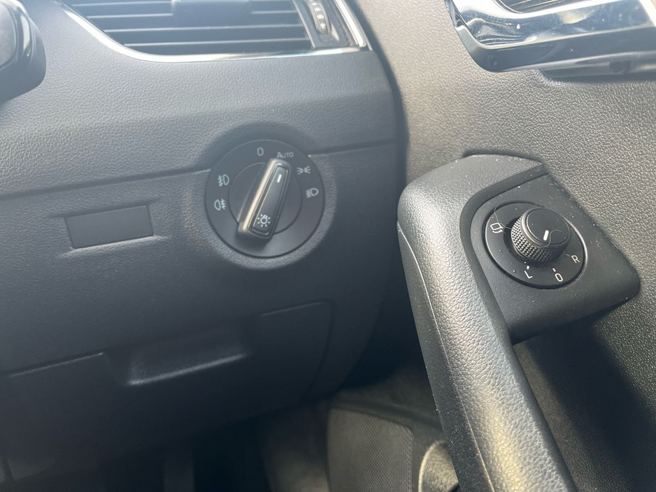 2021 Skoda Octavia - image 16