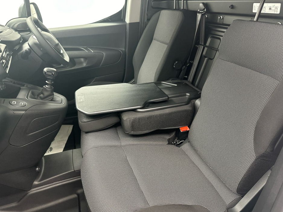 2026 Peugeot Partner - image 8