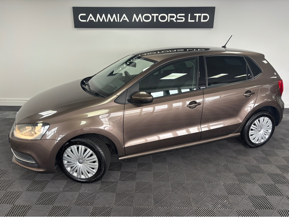 2015 Volkswagen Polo - image 3