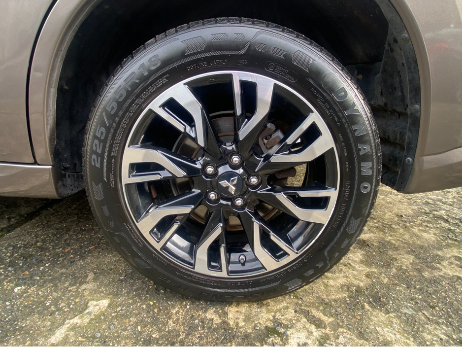 2016 Mitsubishi Outlander - image 4