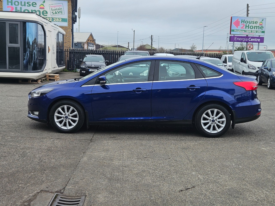2016 Ford Focus - image 8