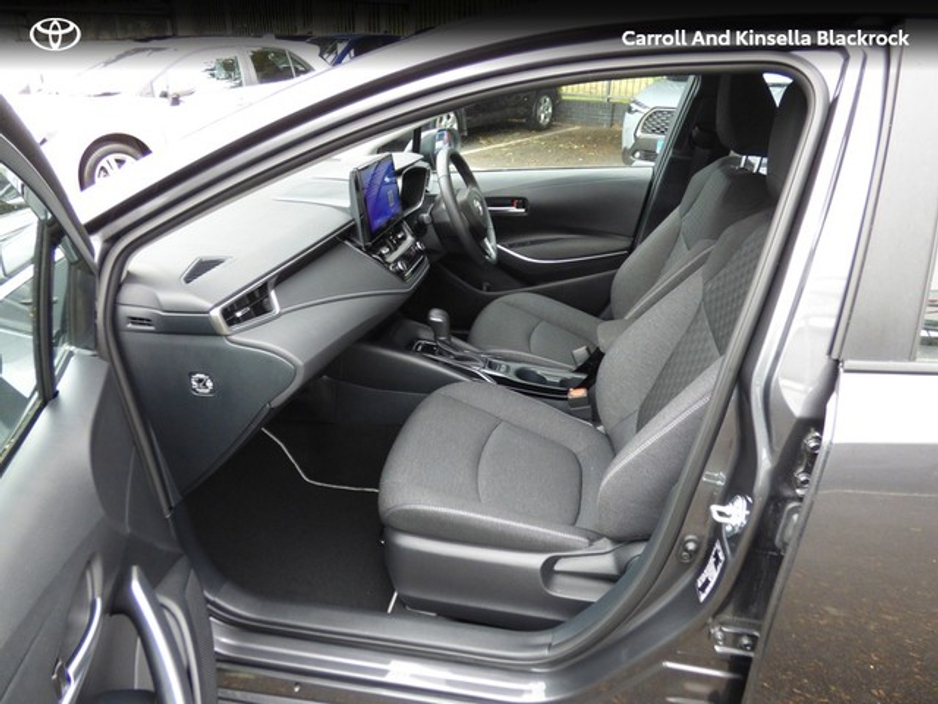 2024 Toyota Corolla Hybrid Luna Saloon €28,950