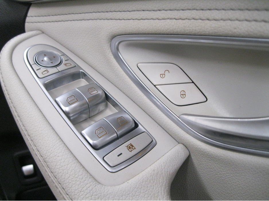 2015 Mercedes-Benz C Class - image 27