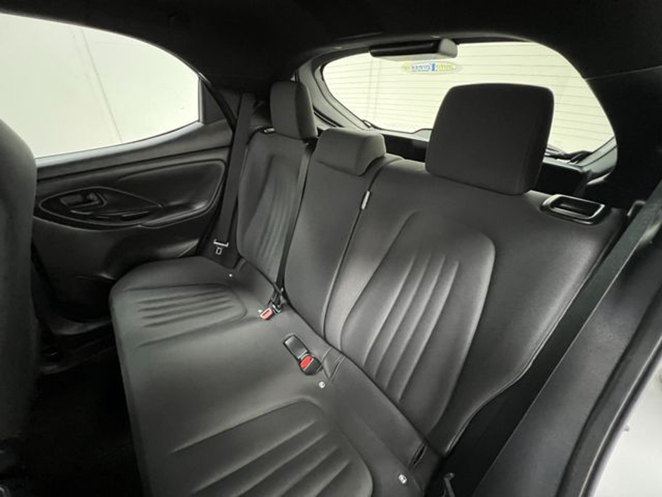 2021 Toyota Yaris - image 4