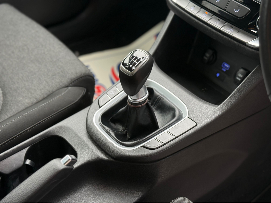 2022 Hyundai i30 - image 11