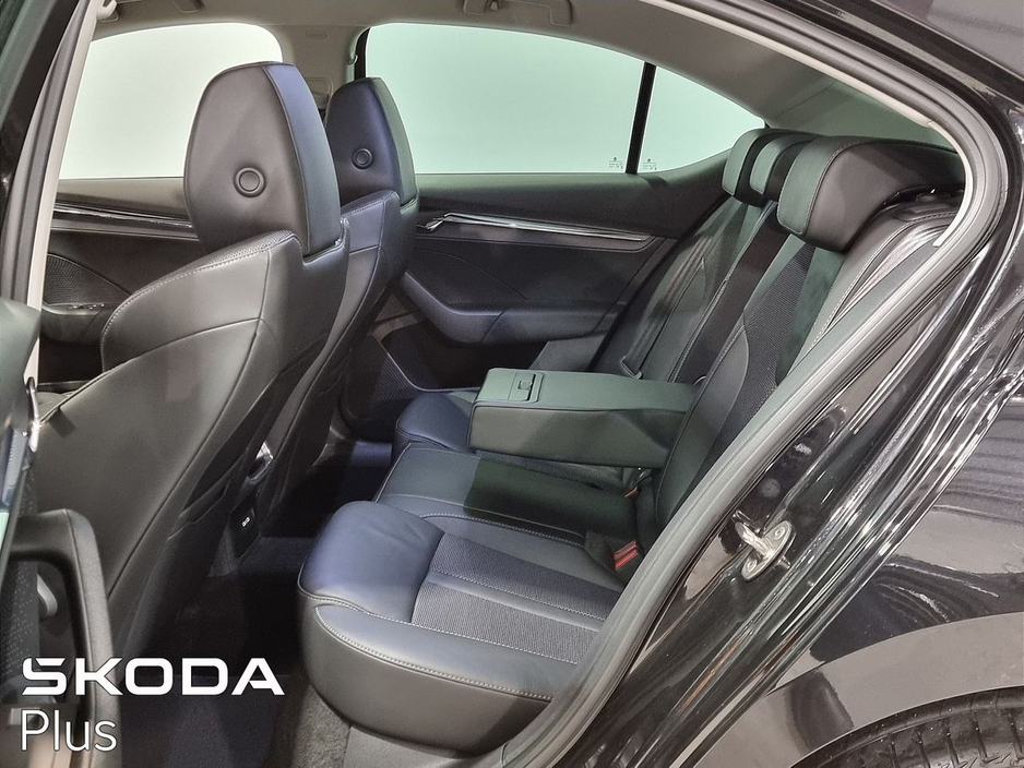 2023 Skoda Octavia - image 7