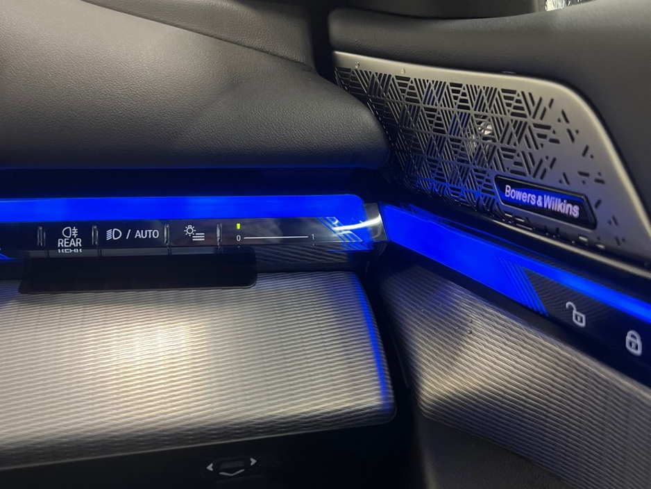 2025 BMW i5 - image 25