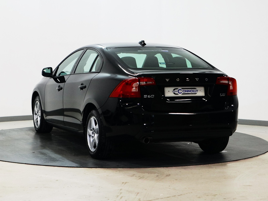 2017 Volvo S60 - image 5