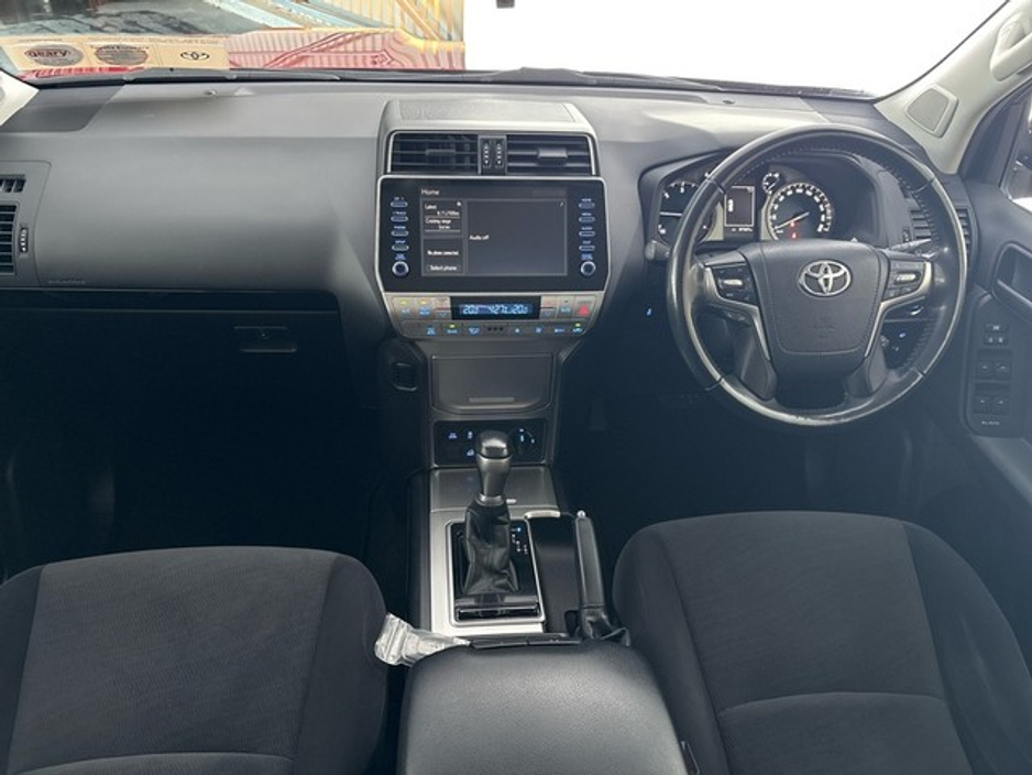 2023 Toyota Landcruiser - image 8