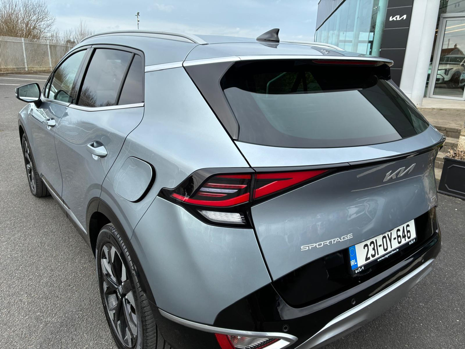 2023 Kia Sportage - image 3